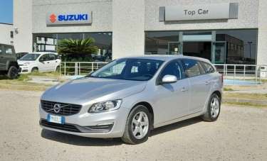 VOLVO V60 Diesel 2017 usata