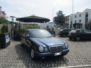 MERCEDES-BENZ E 200 Benzina 1996 usata, Salerno