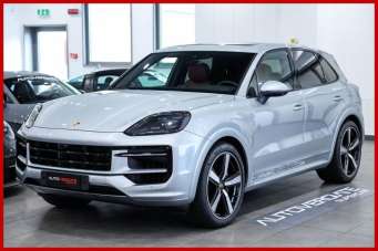 PORSCHE Cayenne Elettrica/Benzina 2024 usata