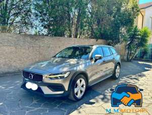 VOLVO V60 Cross Country Diesel 2020 usata