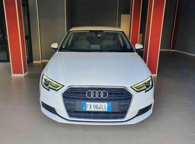 AUDI A3 Diesel 2019 usata, Pescara foto