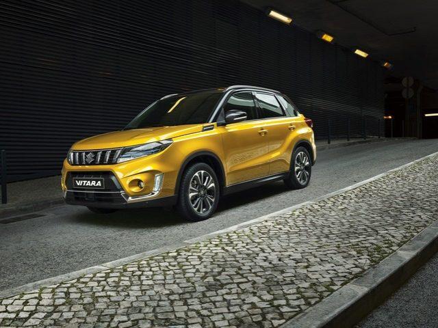 SUZUKI Vitara Elettrica/Benzina 2023 usata, Napoli foto