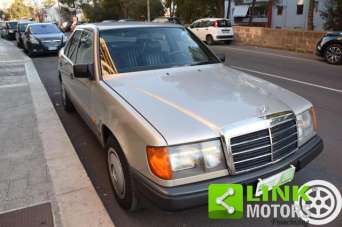 MERCEDES-BENZ 200 Benzina 1986 usata