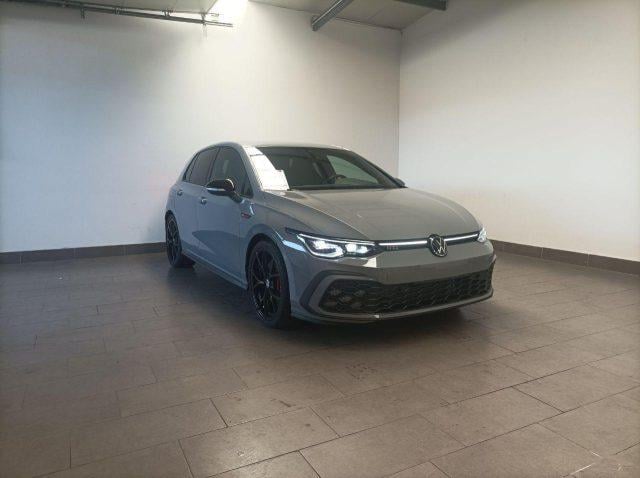 VOLKSWAGEN Golf Benzina 2022 usata, Milano foto