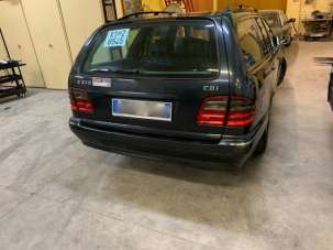 MERCEDES-BENZ E 270 Diesel 2000 usata