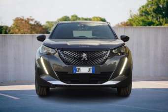 PEUGEOT 2008 Benzina 2023 usata, Caserta