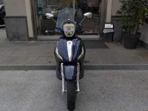 PIAGGIO Beverly 300 i.e. Benzina 2011 usata, Napoli