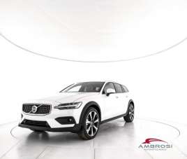 VOLVO V60 Cross Country Elettrica/Diesel 2024 usata, Perugia