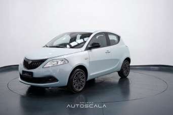 LANCIA Ypsilon Elettrica/Benzina 2024 usata, Napoli