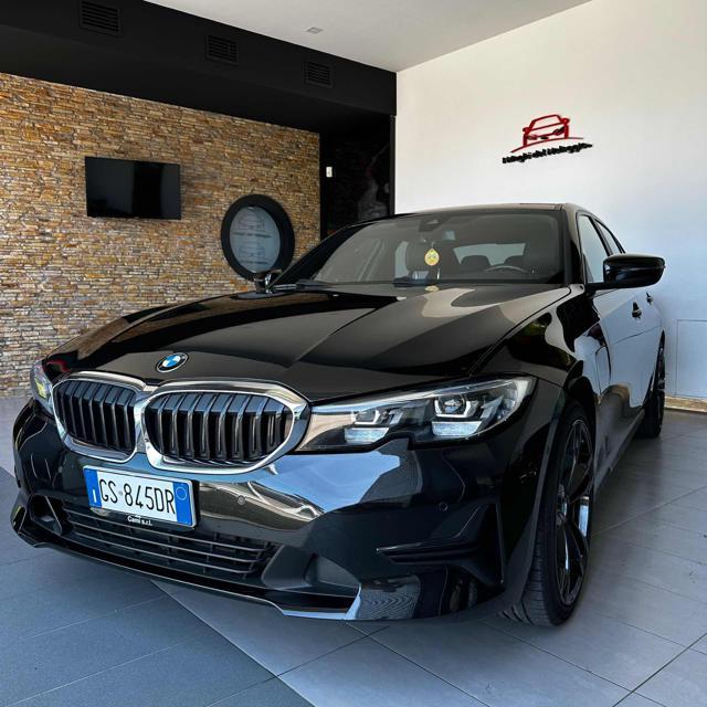 BMW 330 Elettrica/Benzina 2019 usata foto