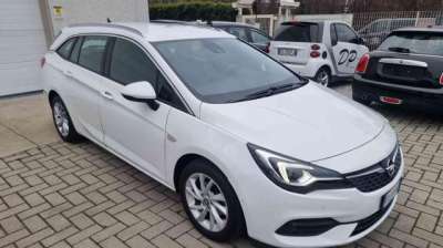 OPEL Astra Diesel 2019 usata