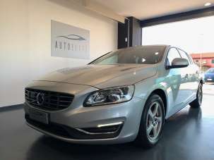 VOLVO V60 Diesel 2017 usata