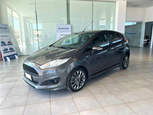 FORD Fiesta Benzina 2016 usata, Bari foto