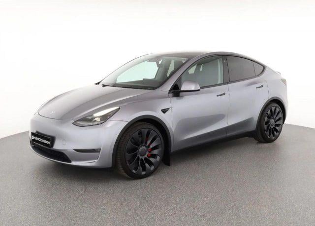 TESLA Model Y Elettrica 2022 usata, Milano foto