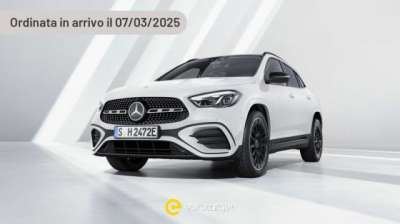 MERCEDES-BENZ GLA 250 Elettrica/Benzina usata