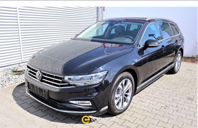 VOLKSWAGEN Passat Variant Diesel 2022 usata foto