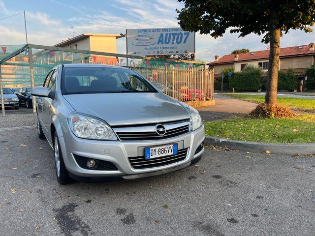 OPEL Astra Benzina 2009 usata, Milano foto