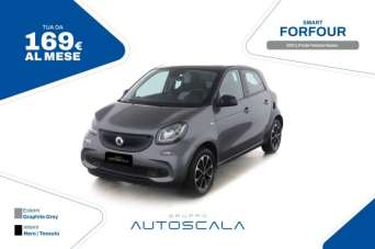 SMART ForFour Benzina 2018 usata, Napoli