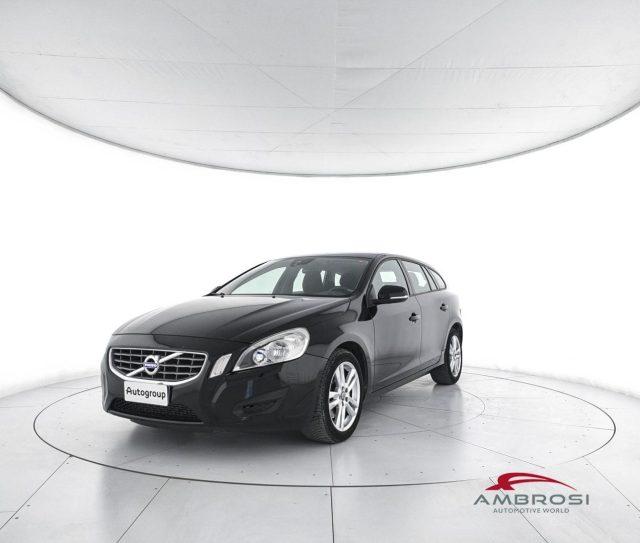 VOLVO V60 Diesel 2011 usata, Perugia foto