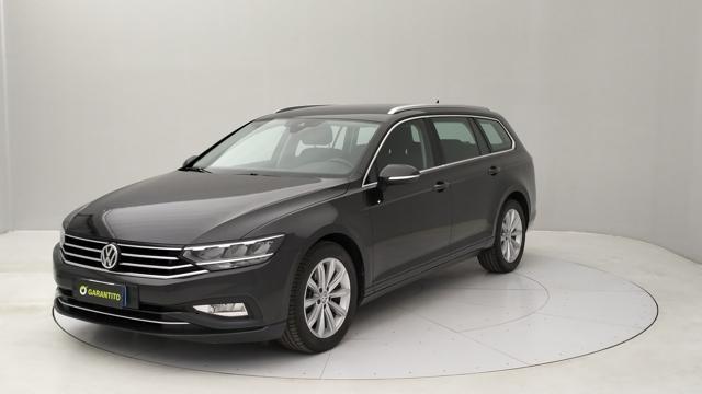 VOLKSWAGEN Passat Variant Diesel 2020 usata foto