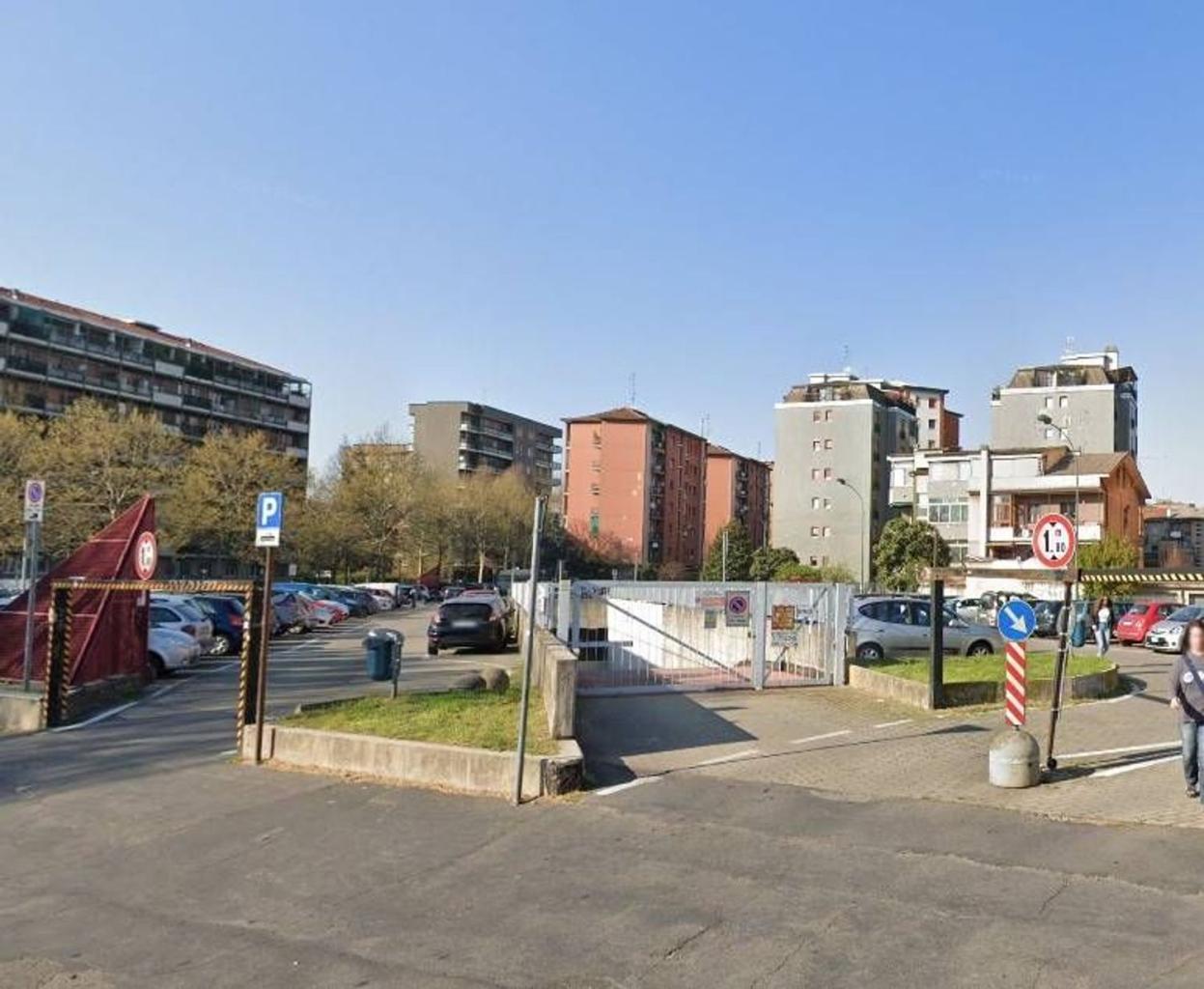 Rent Garage and parking spaces, Sesto San Giovanni foto