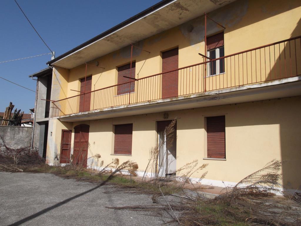 Vendita Rustico / Casale, Ceva foto