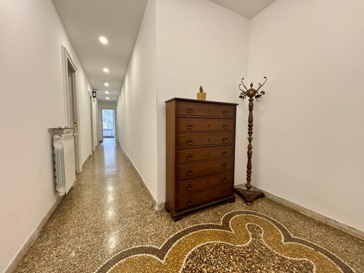 Vendita Eptavani, Genova foto