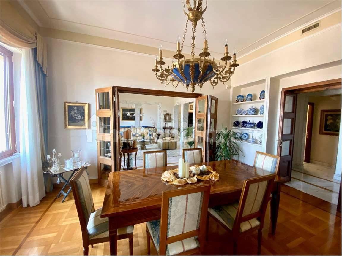 Vendita Multivani, Genova foto