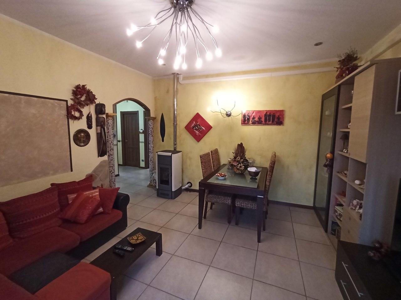 Vendita Pentavani, Luni foto