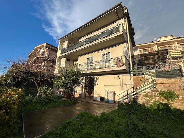 casa indipendente in vendita a Guidonia Montecelio in zona Montecelio