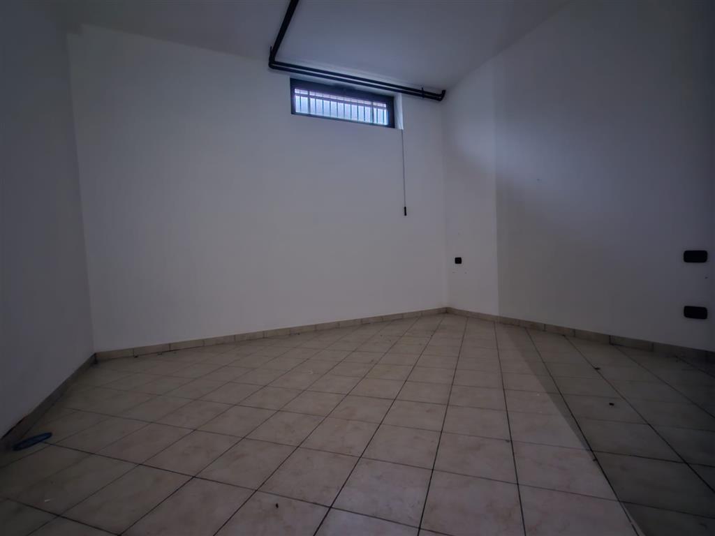 Vendita Magazzino, Muggio foto