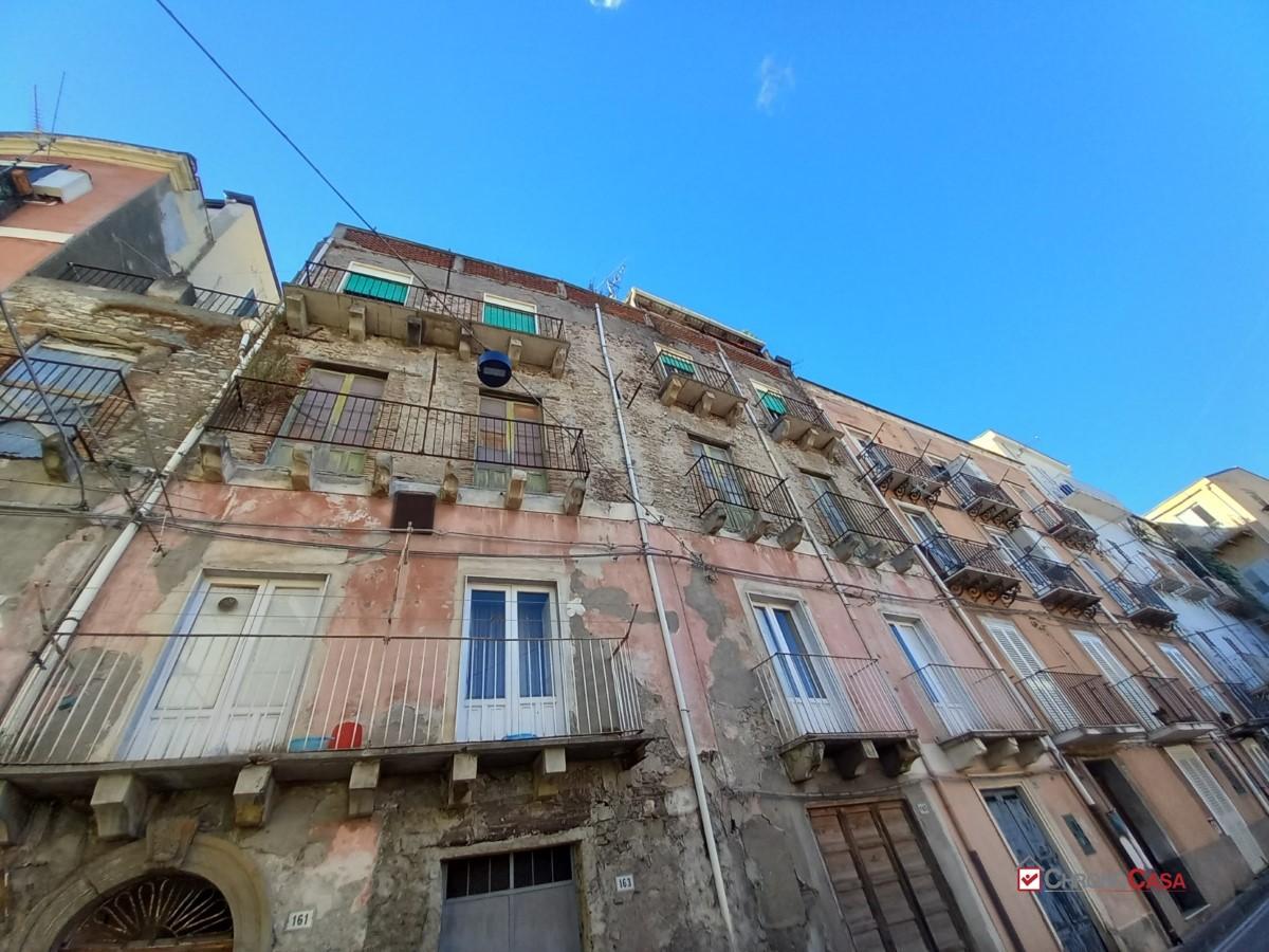Vendita Trivani, Patti foto