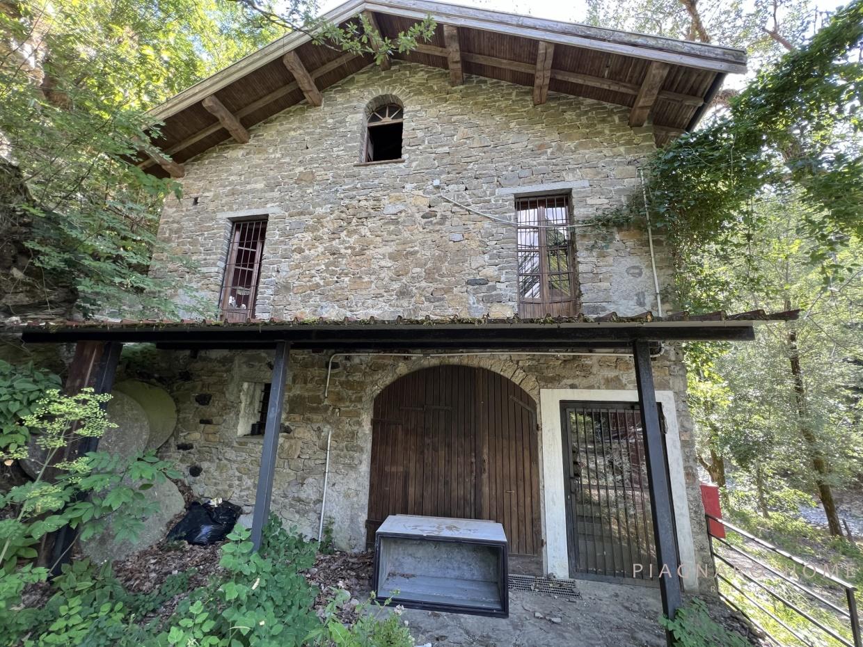 Vendita Loft, mansarde e attici, Berceto foto