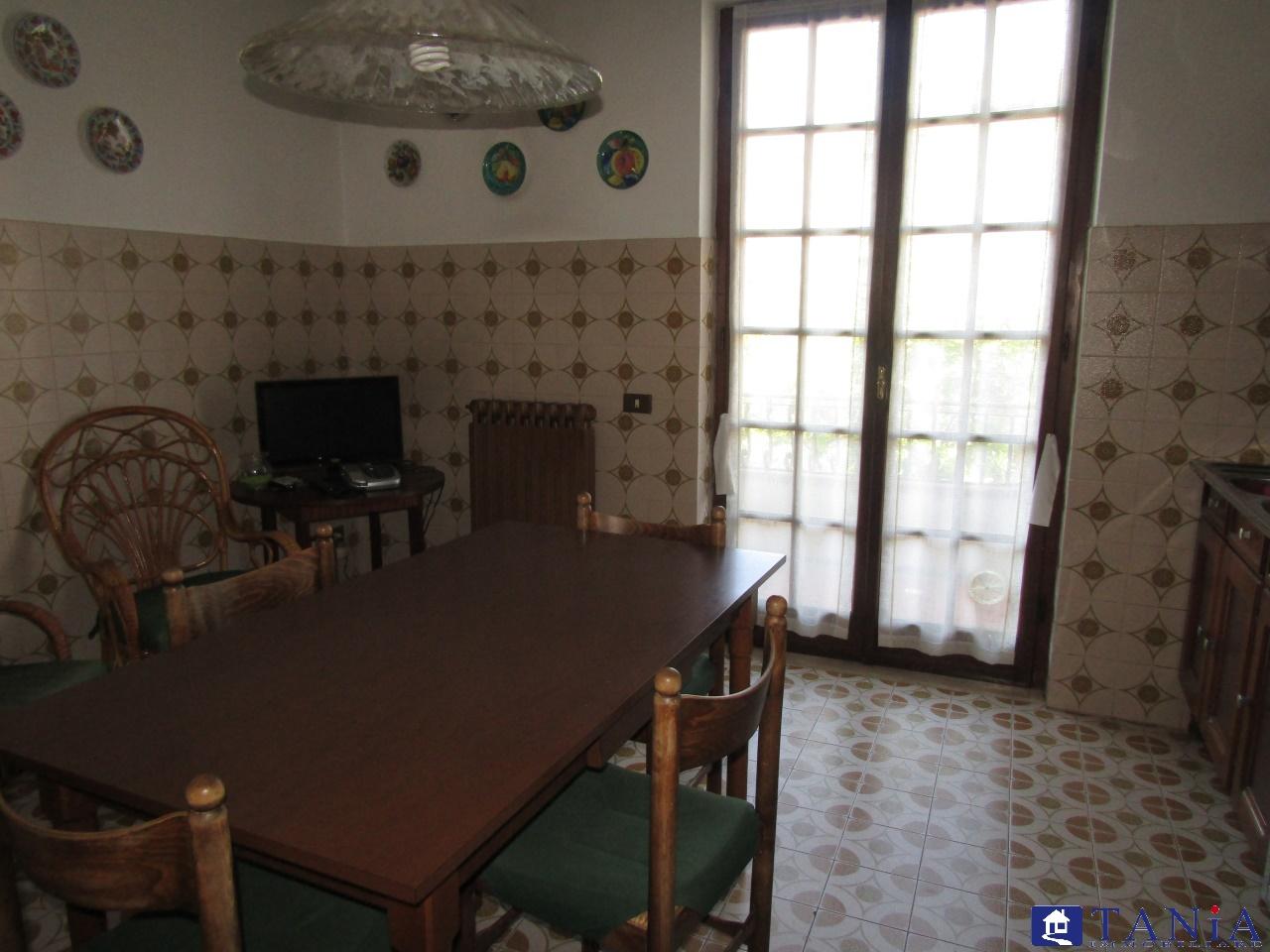 Vendita Multivani, Carrara foto