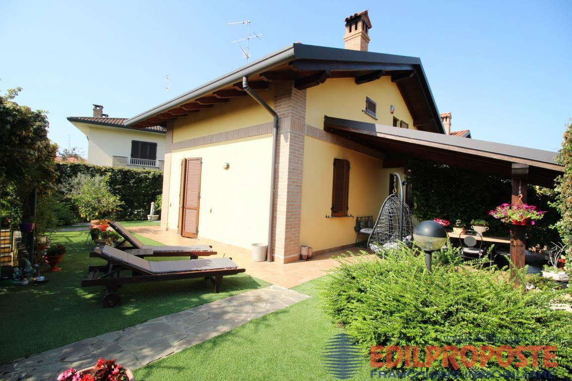 Vendita Villa bifamiliare, Lazzate foto