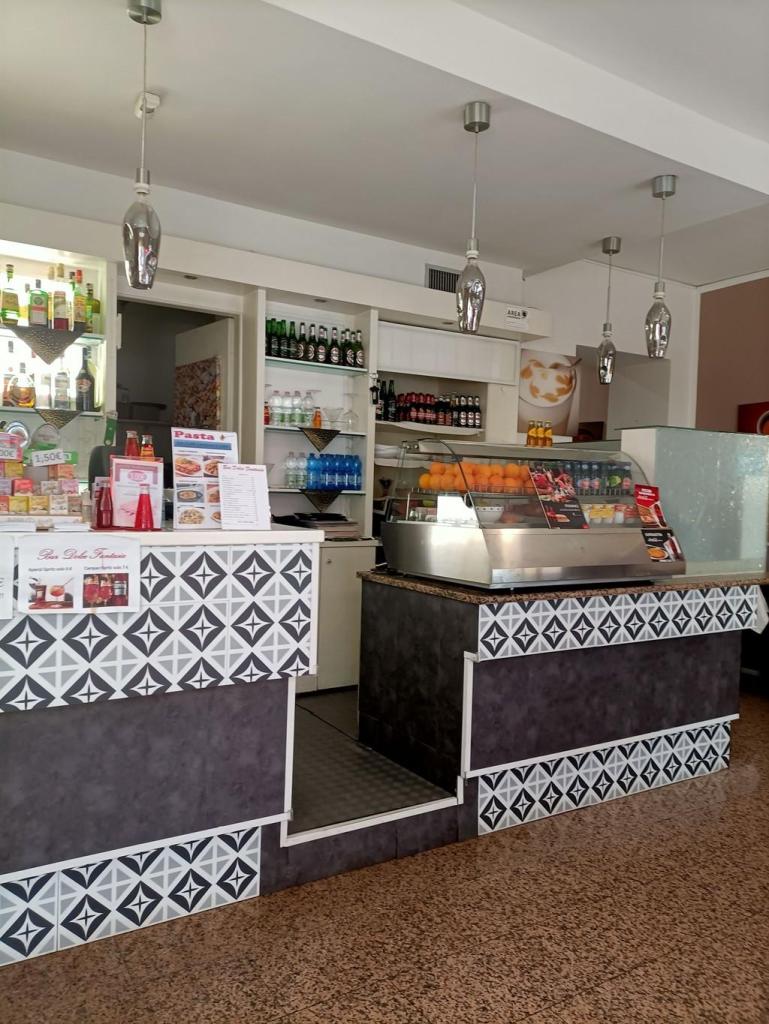 Vendita Bar Tavola Fredda, Milano foto
