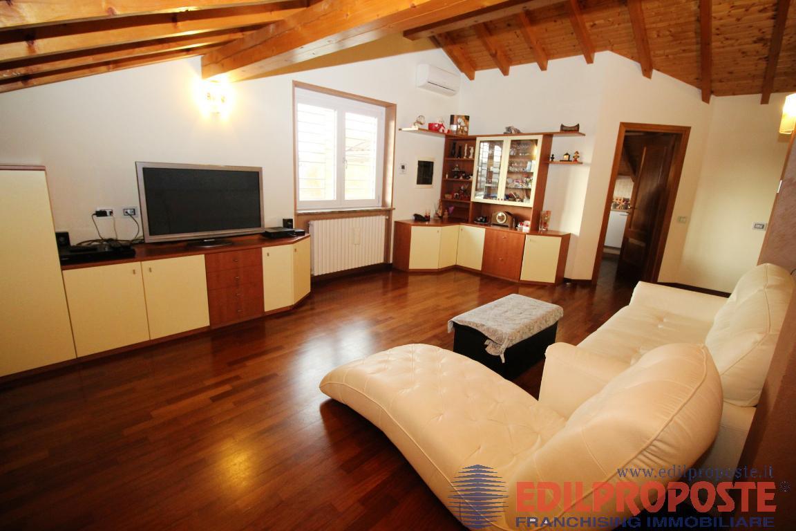 Vendita Appartamento, Lazzate foto