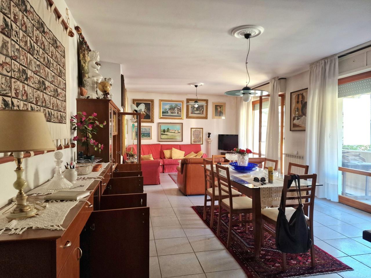 Vendita Pentavani, Massa foto