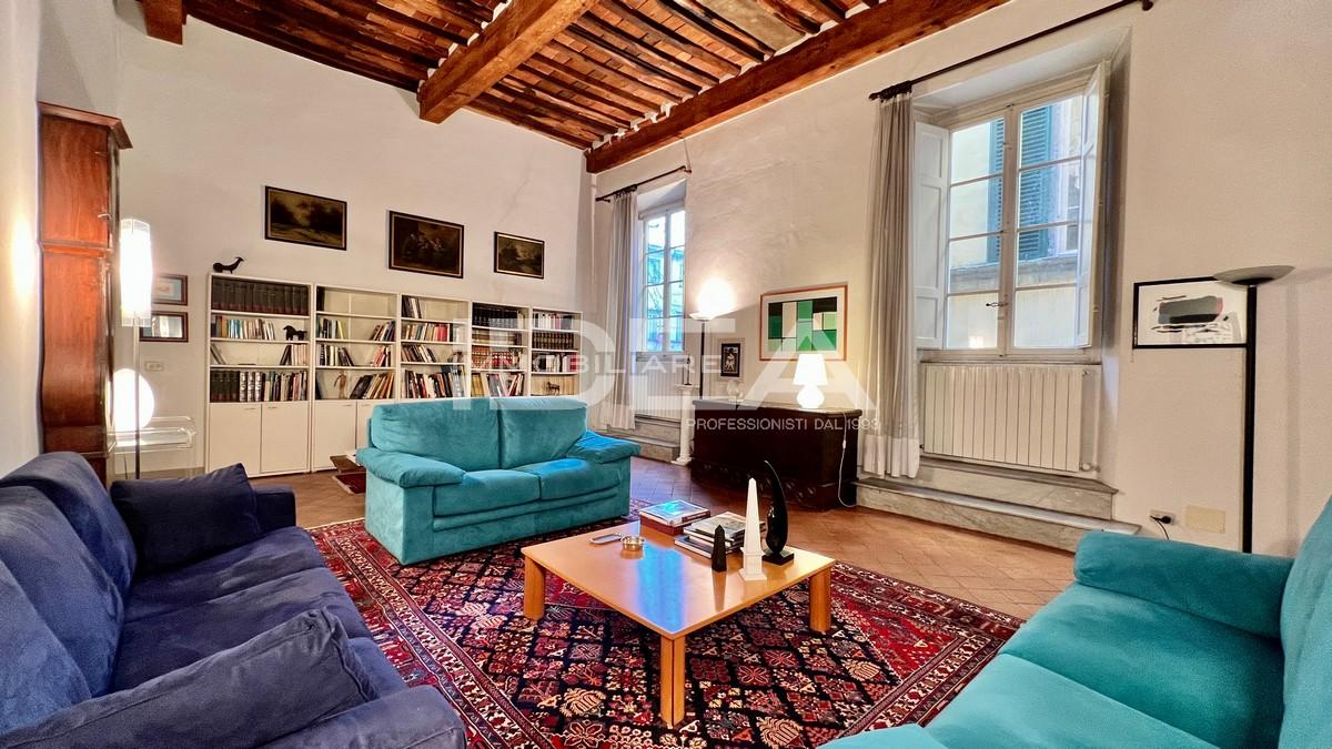 Vendita Esavani, Lucca foto