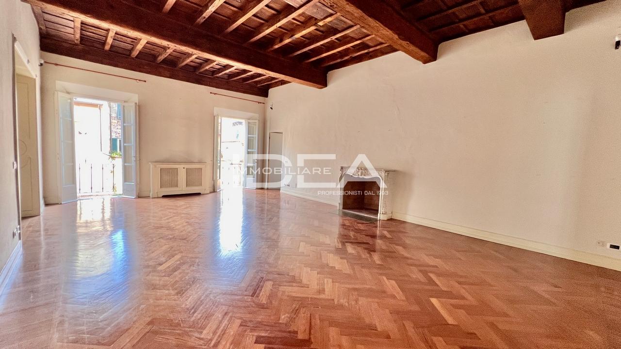 Vendita Esavani, Lucca foto