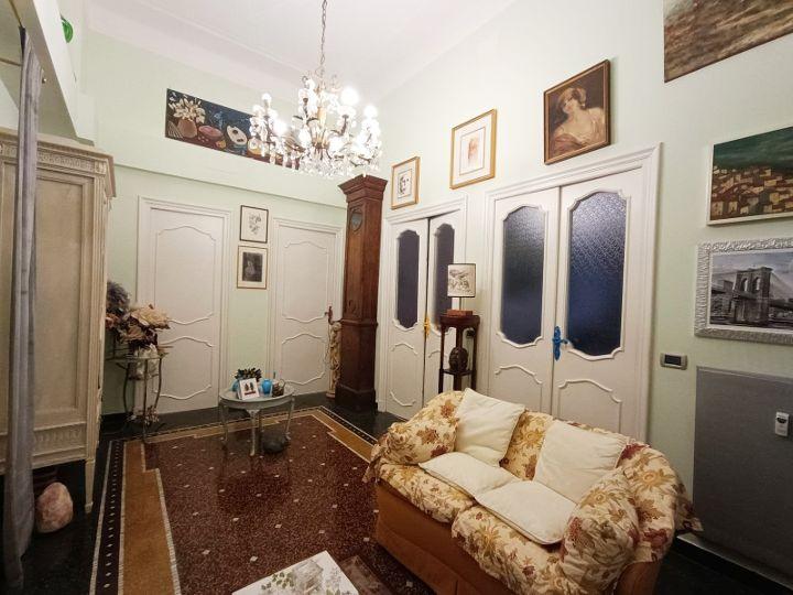 Vendita Esavani, Genova foto