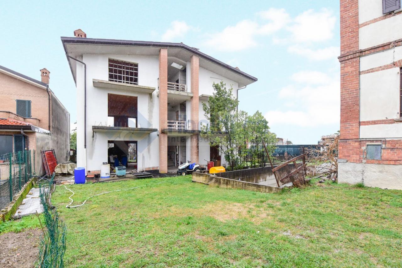 Vendita STABILE, Besana in Brianza foto