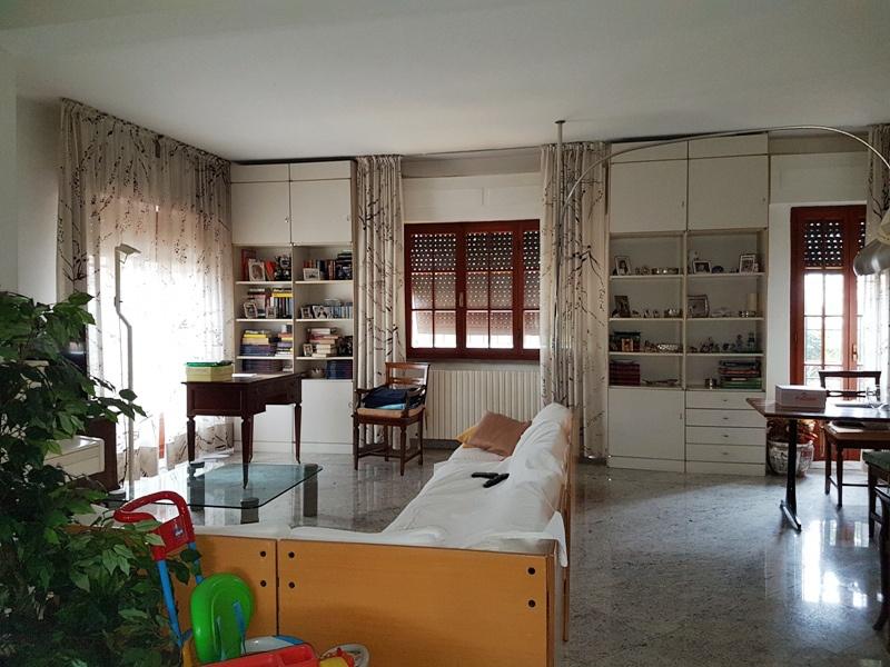 Vendita Multivani, Massa foto