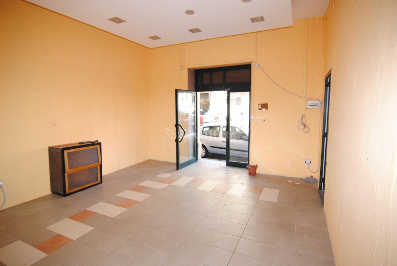 Affitto 1 vetrina, Livorno foto