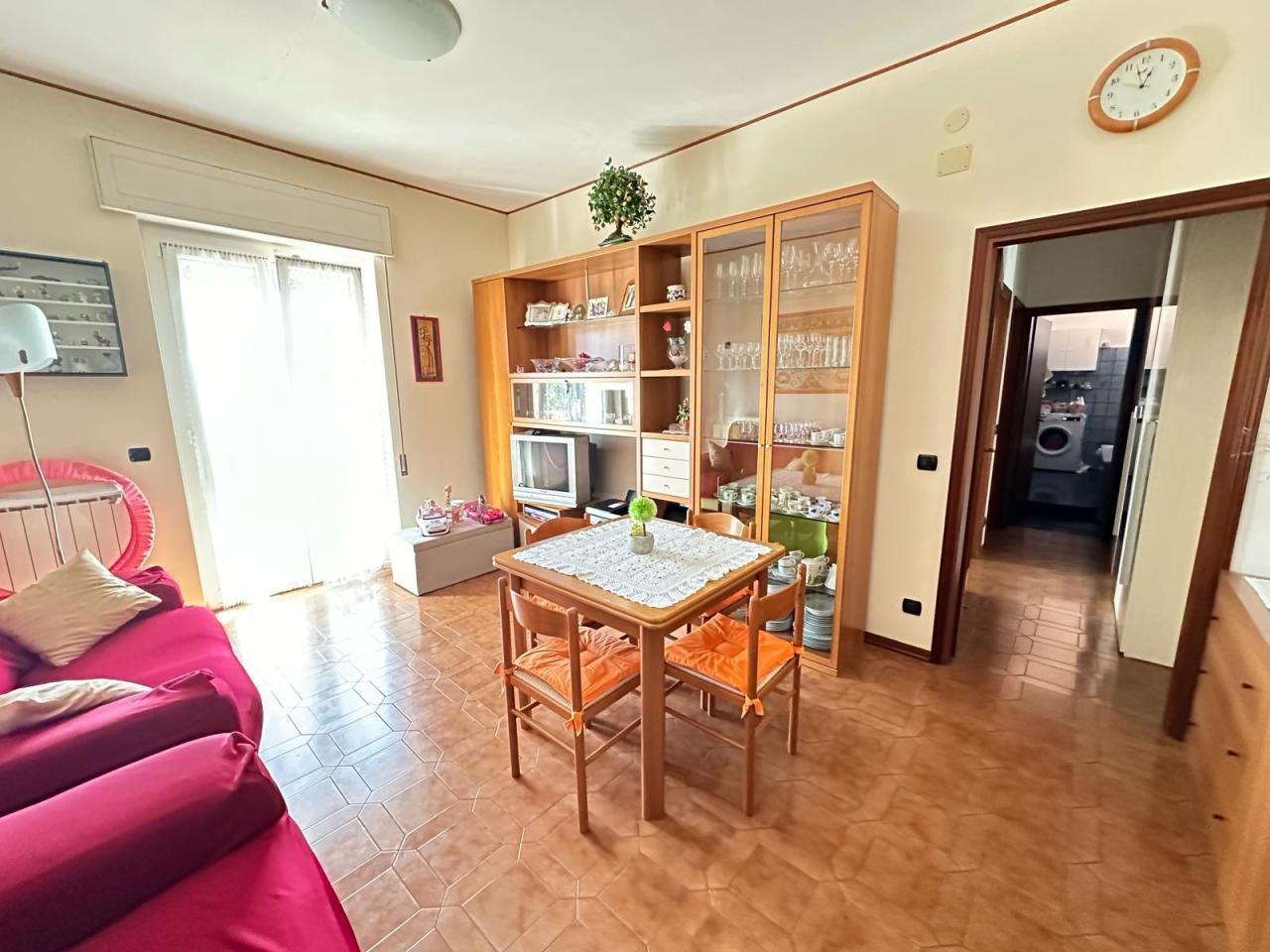 Vendita Trivani, Luni foto