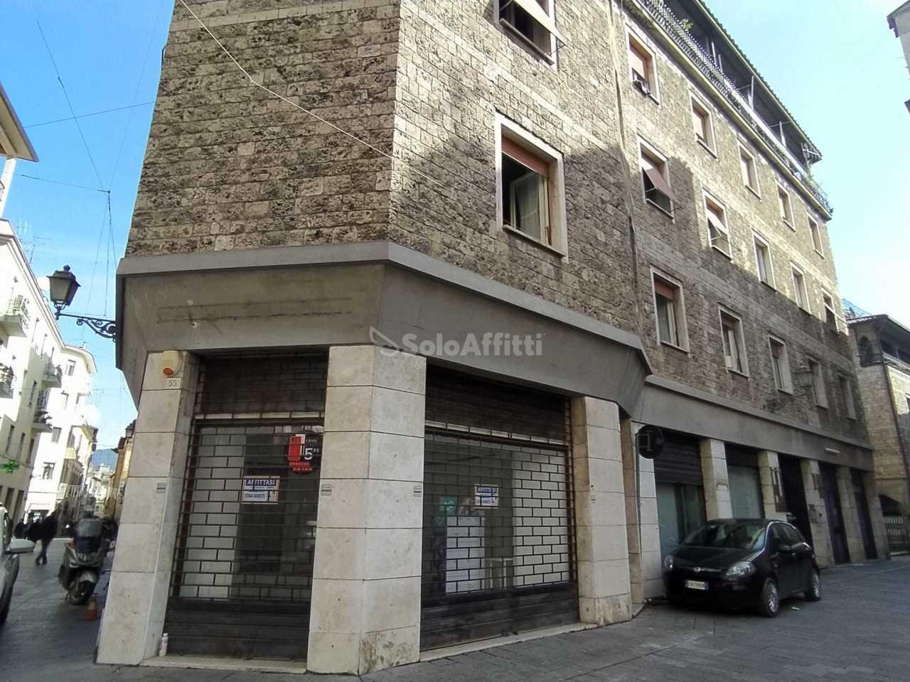 Affitto 5 vetrine, Terni foto