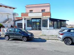 Affitto 4 vetrine, Fiumicino Affitto 4 vetrine, Fiumicino