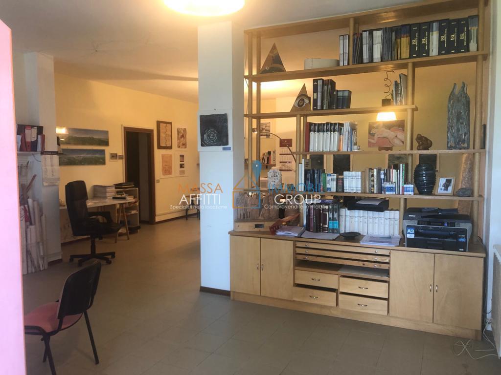 Vendita Monovano, Massa foto