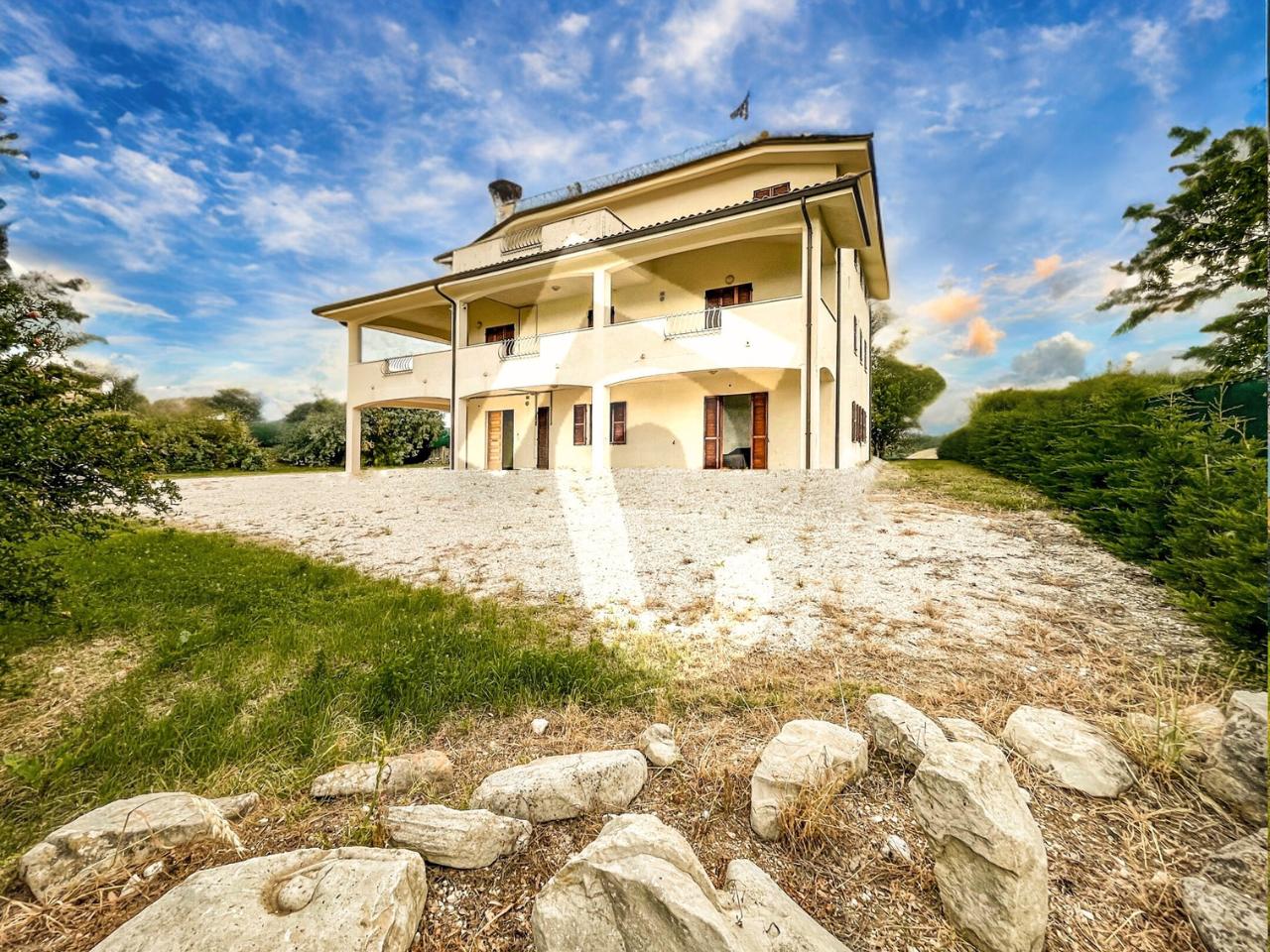 Vendita Multivani, Santa Maria Nuova foto