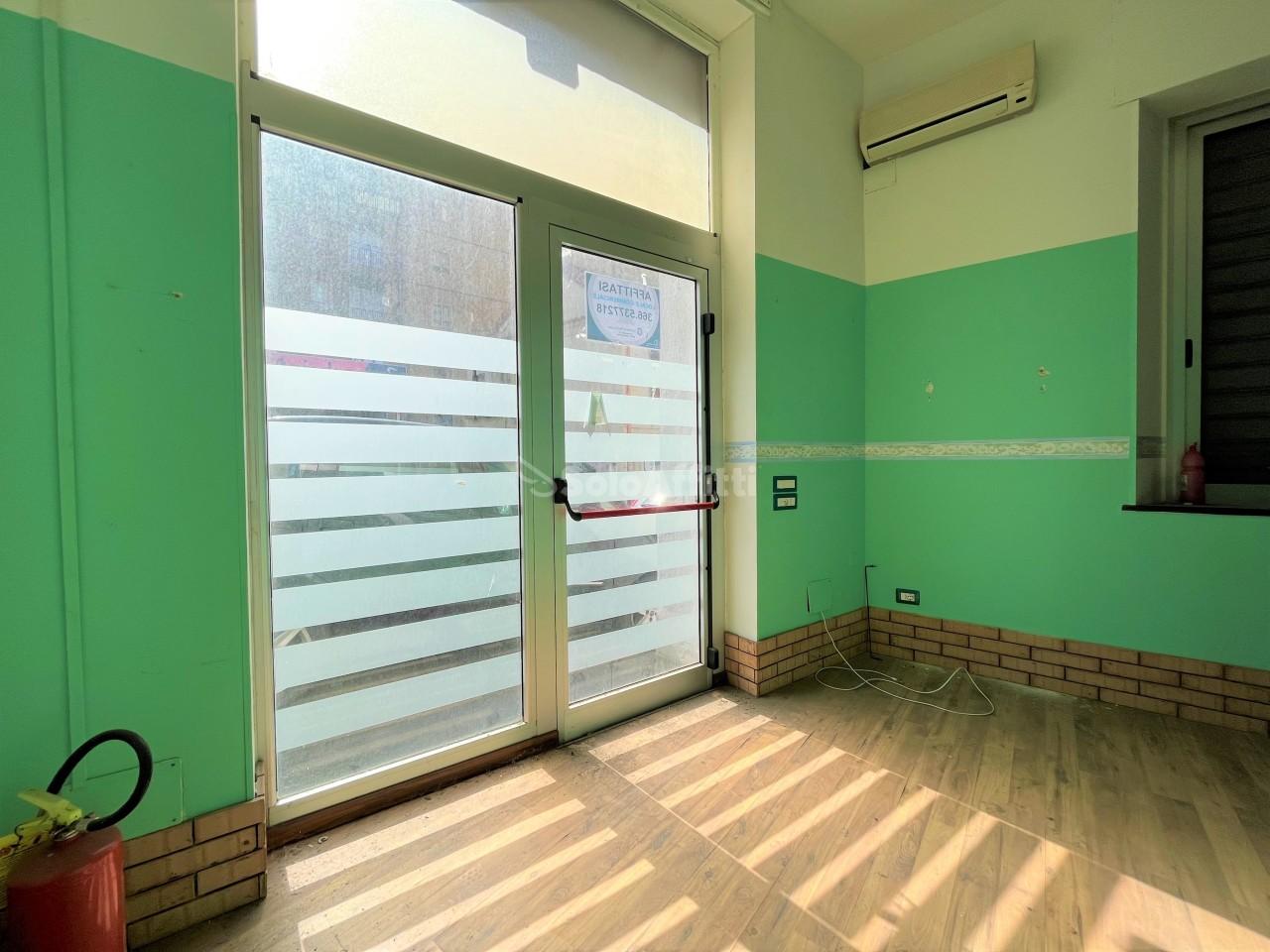 Affitto 1 vetrina, Catanzaro foto